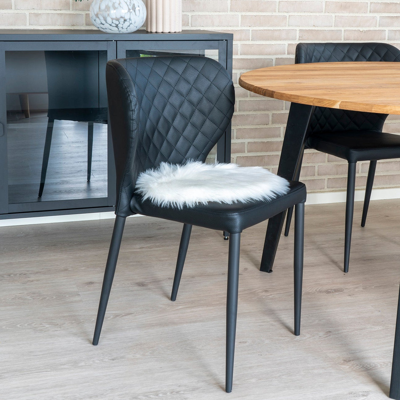 Assise ronde effet peau lainée blanche