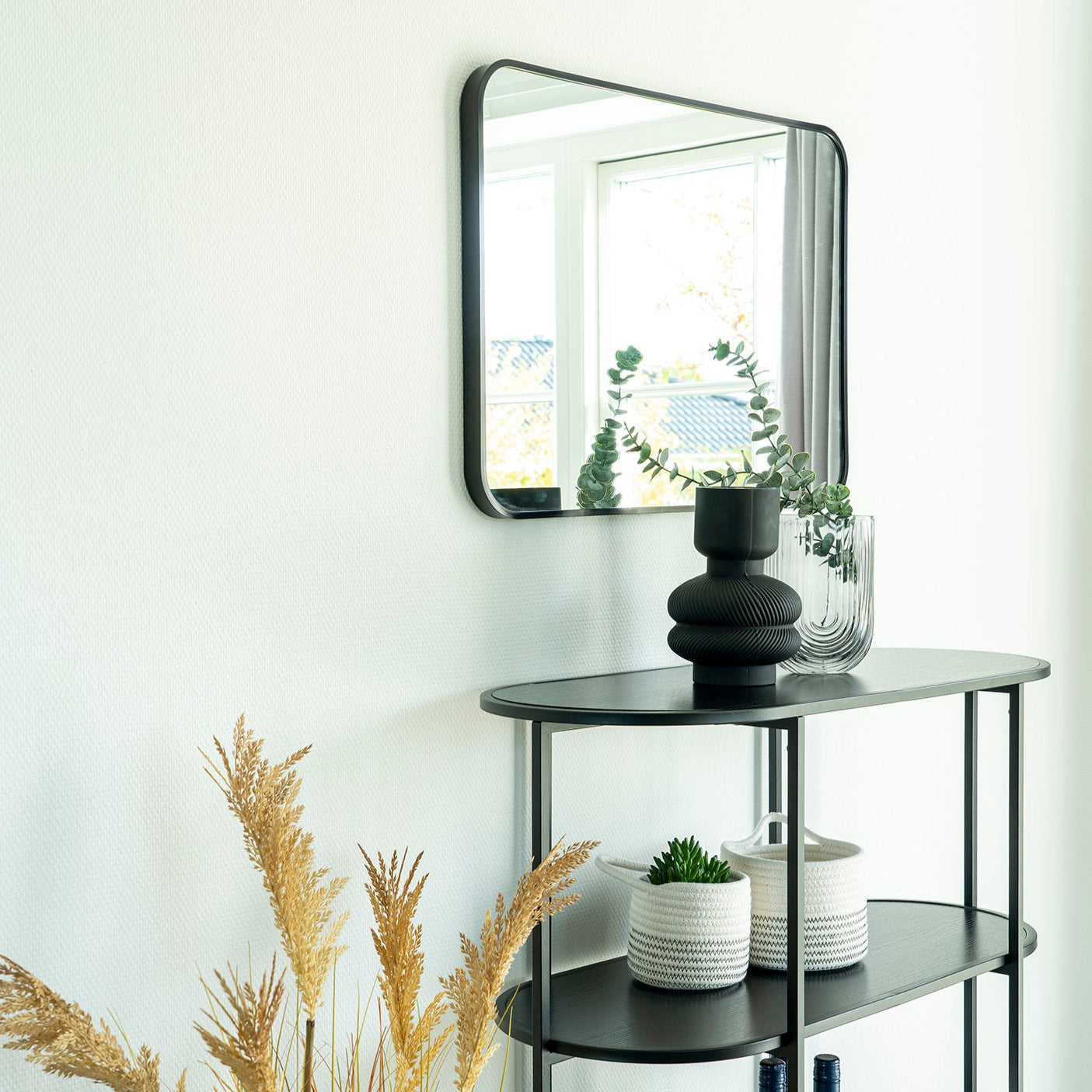 Vase en verre noir fumé