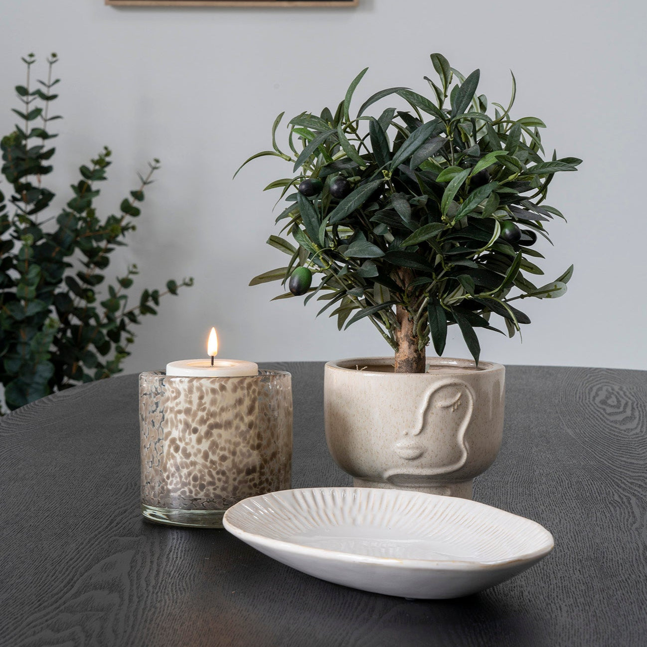 Blumentopf aus Keramik in zartem Beige