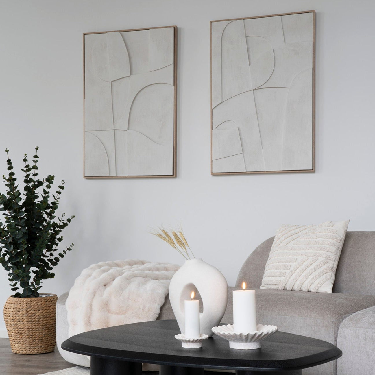 Madeline white relief wall decoration