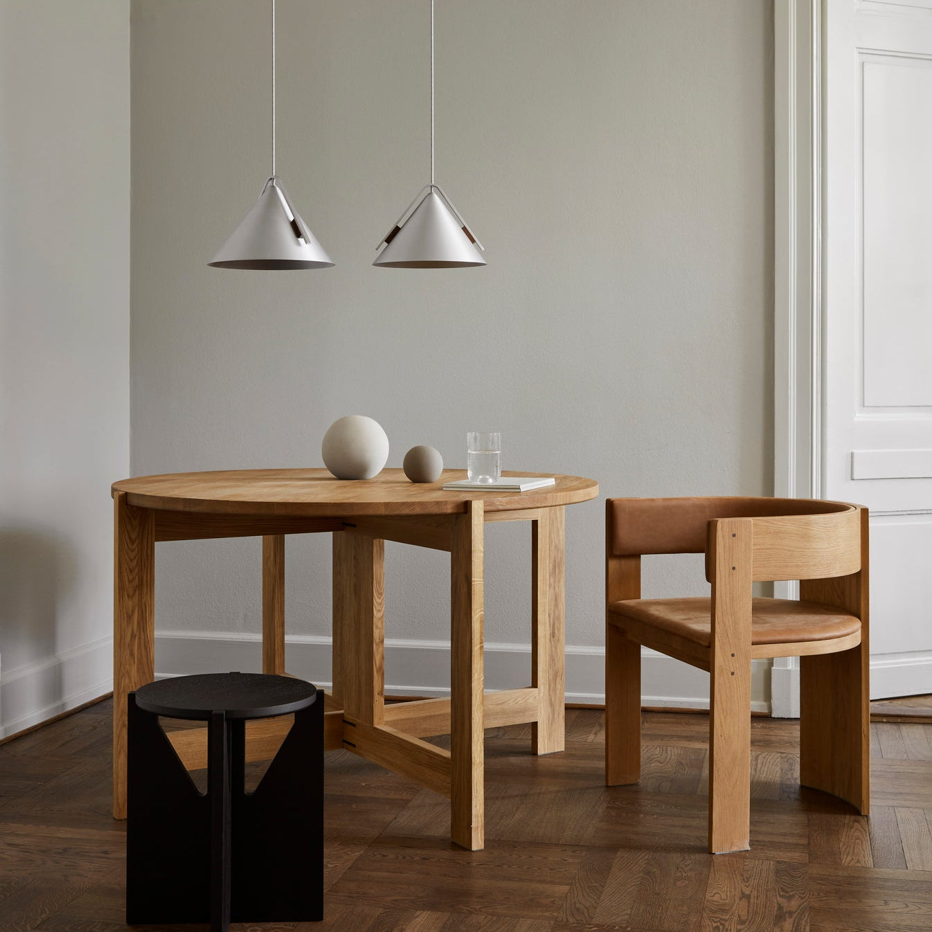 Chaise de salle à manger Collector en chêne et cuir cognac