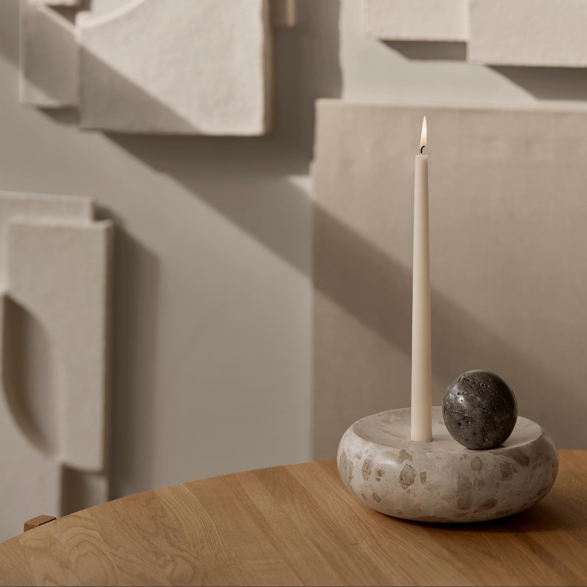 Bougeoir sculpture Coherent en marbre et travertin