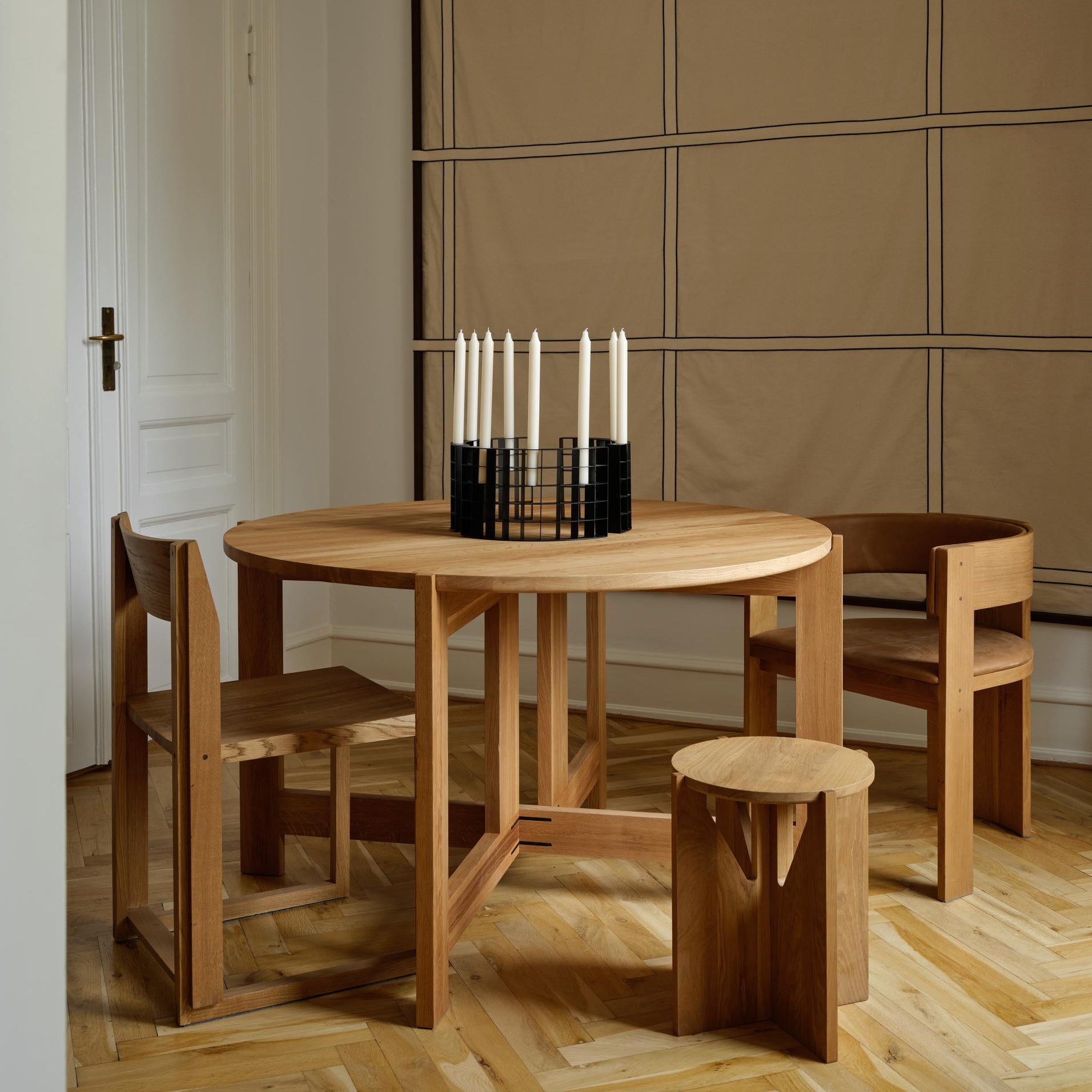 Tabouret Simple en chêne laqué