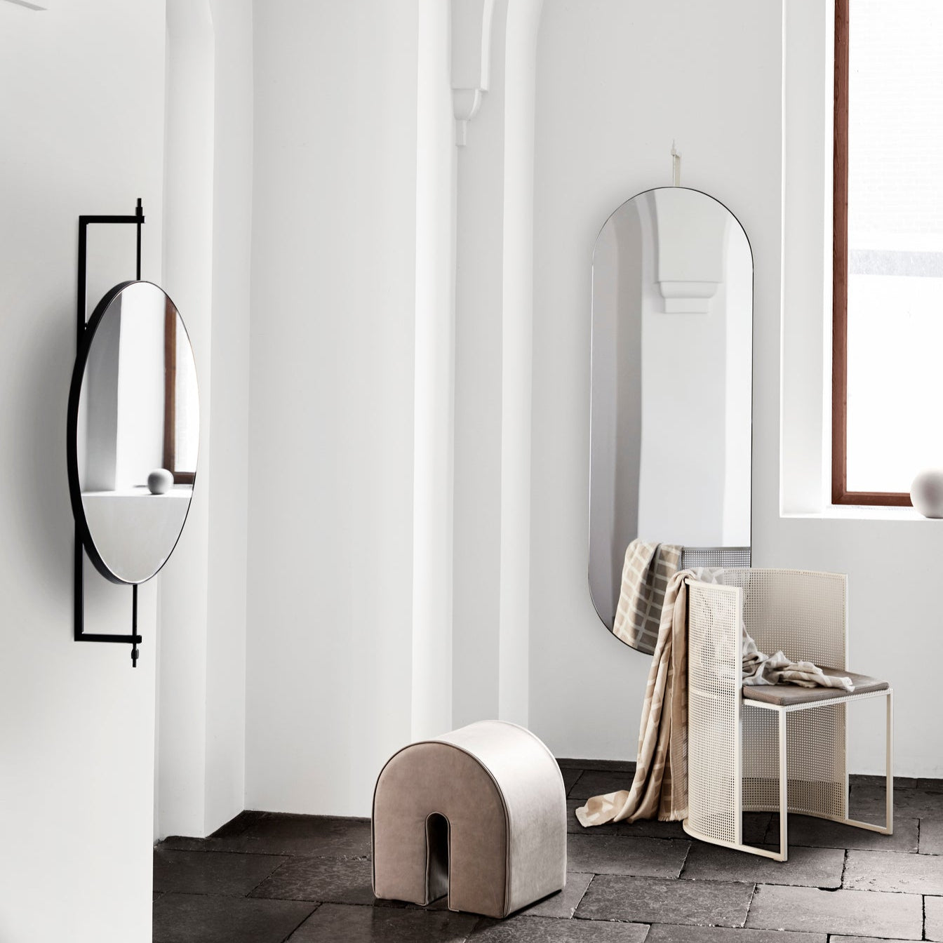 Miroir mural rond rotatif en acier noir