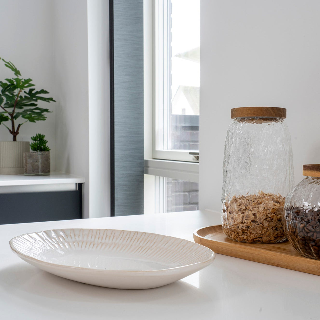 Plateau asymétrique en céramique blanche