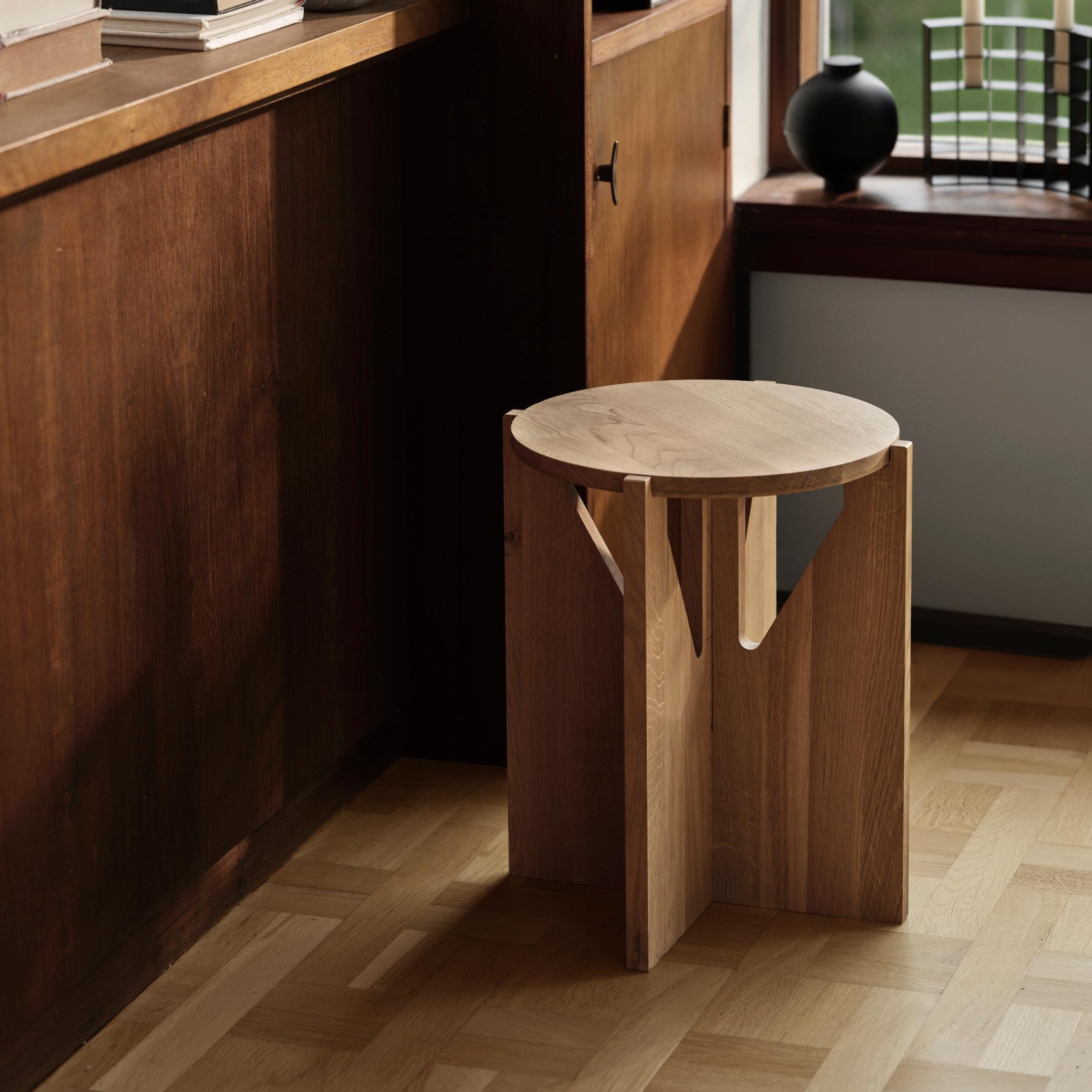 Tabouret Simple en chêne laqué