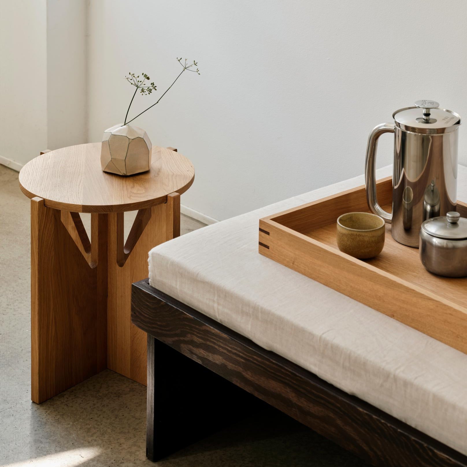 Tabouret Simple en chêne laqué