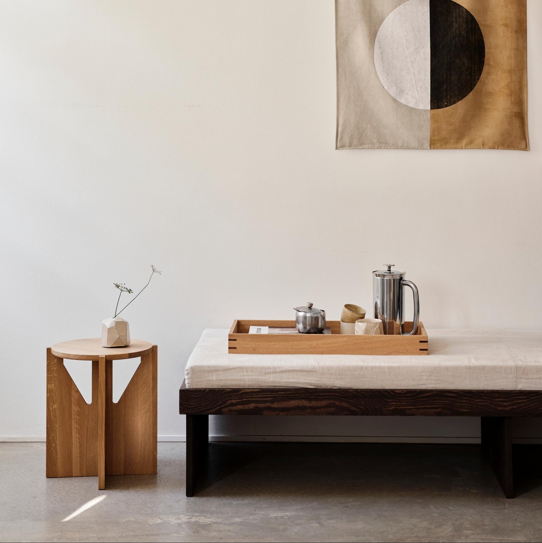 Tabouret Simple en chêne laqué