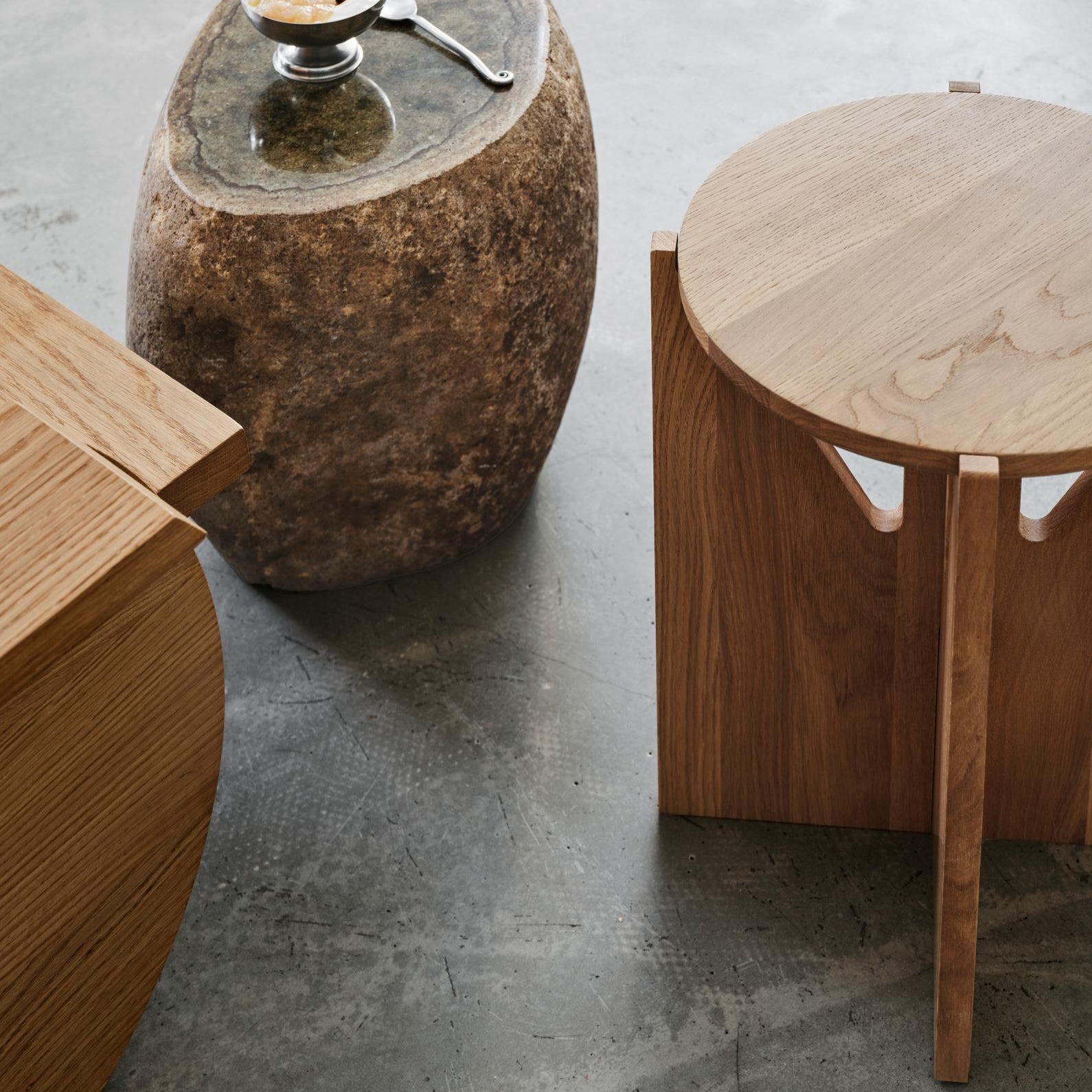 Tabouret Simple en chêne laqué